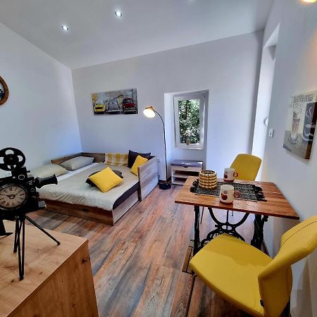 Retro Chic Studio Póla Kültér fotó