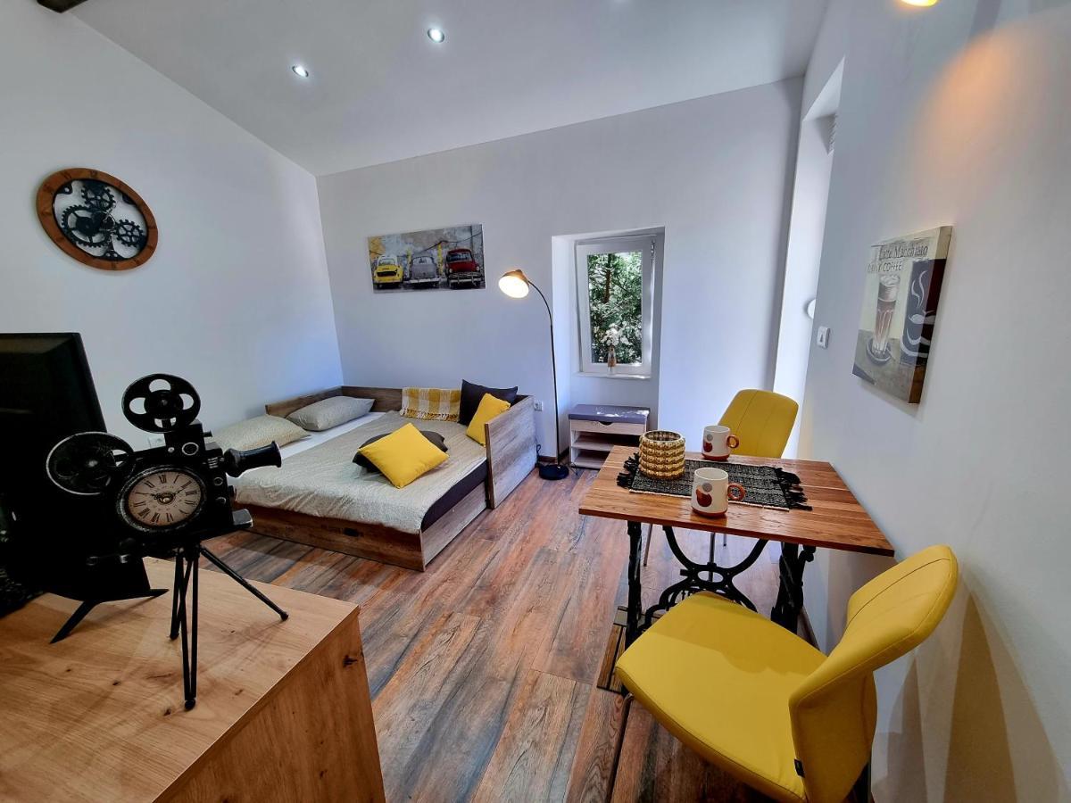 Retro Chic Studio Póla Kültér fotó