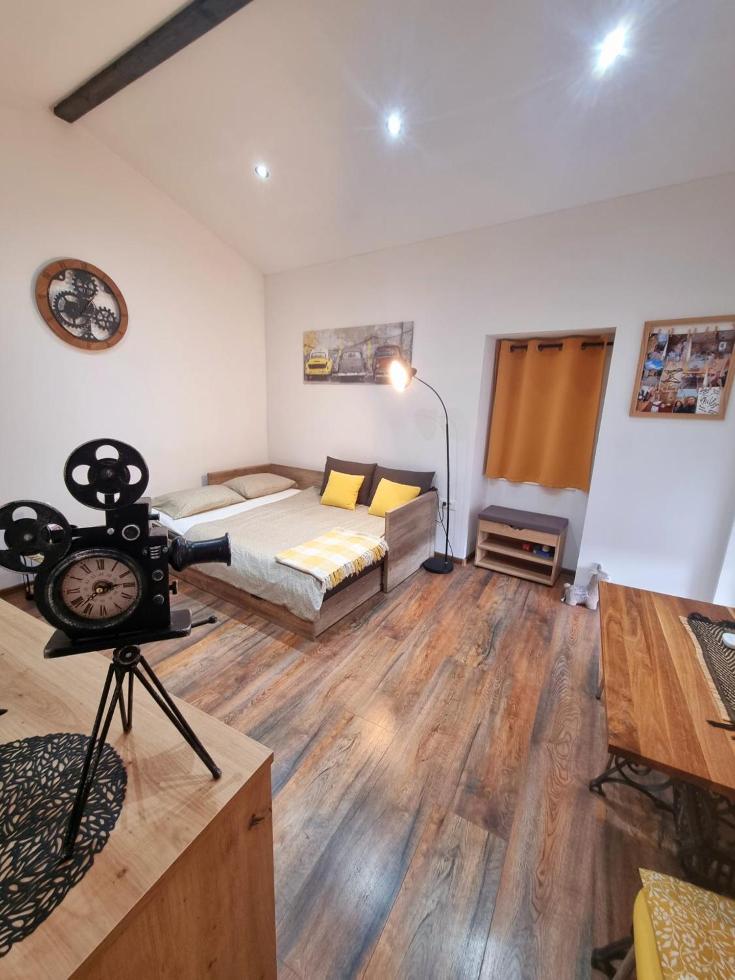 Retro Chic Studio Póla Kültér fotó